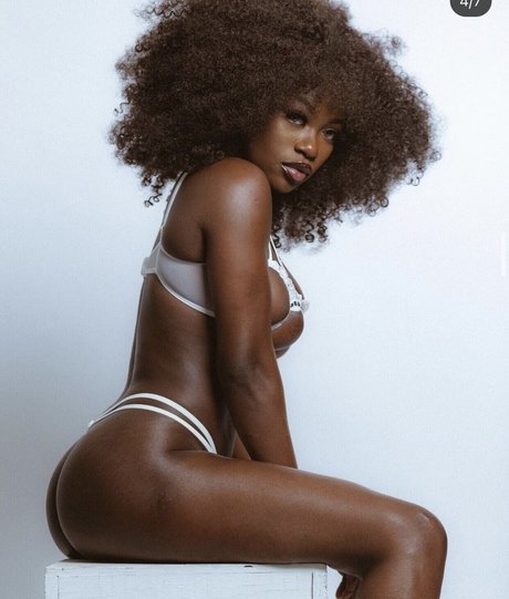 Yanjusofine model pretty photos