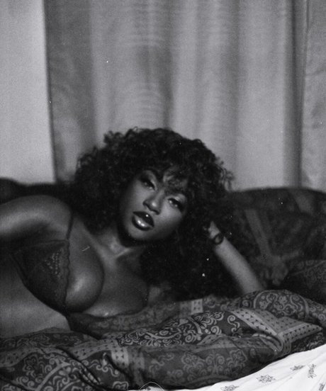 Yanjusofine adult actress galleries