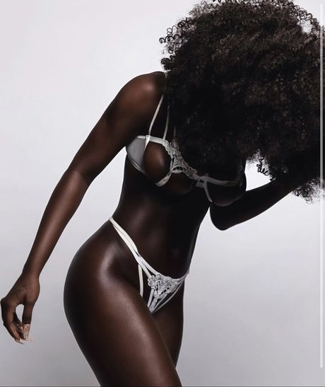 Yanjusofine model porn pics