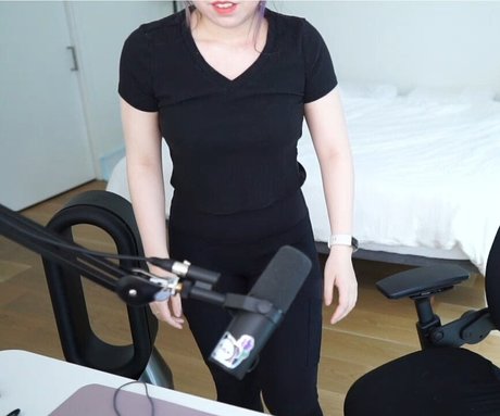 lolnatsumiii erotic pornstar pics