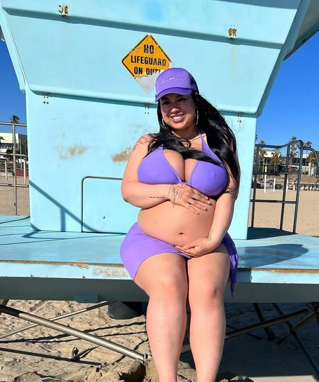 shemale cumshot onlyfans art naked pictures