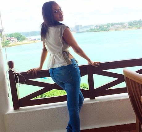 ShayLiving hot pornstar img