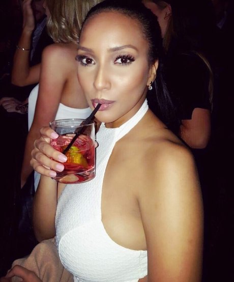 ShayLiving model nudes picture