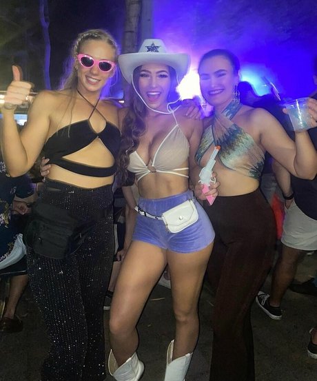 Molly Shield star hd pic