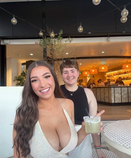 Molly Shield pornstar hot pic