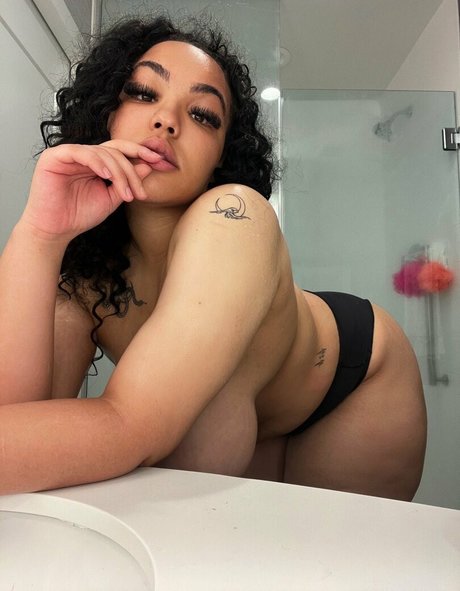 Teeee nudes star img