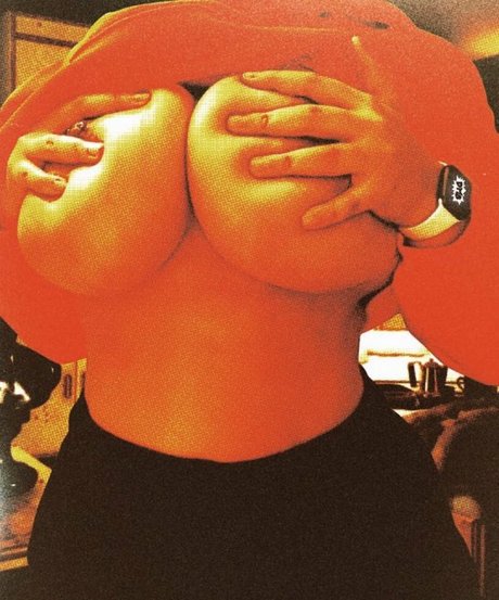 Teeee model free image