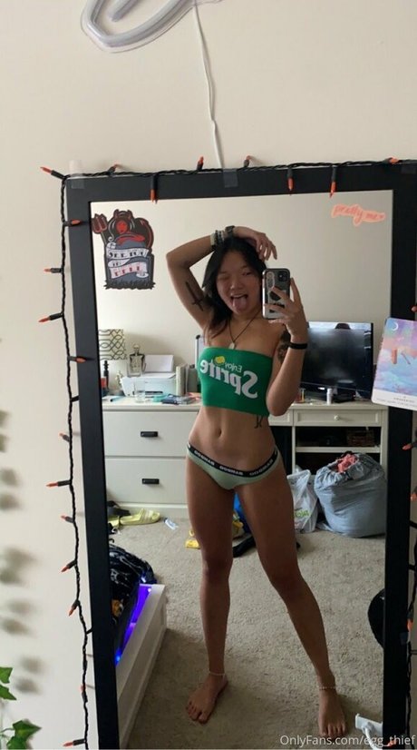 egg thief model exclusive picture