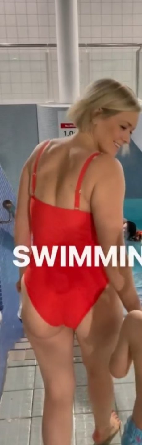 Suzanne Shaw beautiful star pic