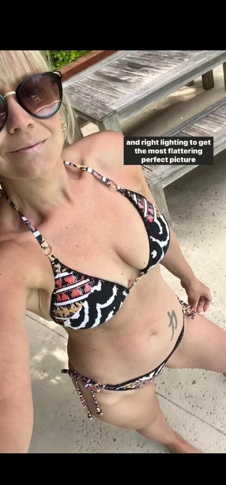 Suzanne Shaw beautiful star photo