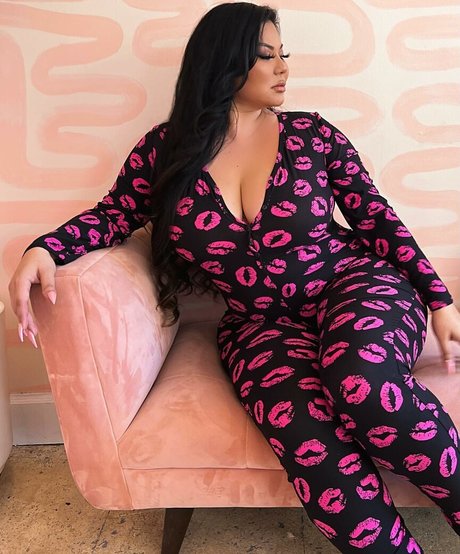 Mizuki Brown erotic pornstar img