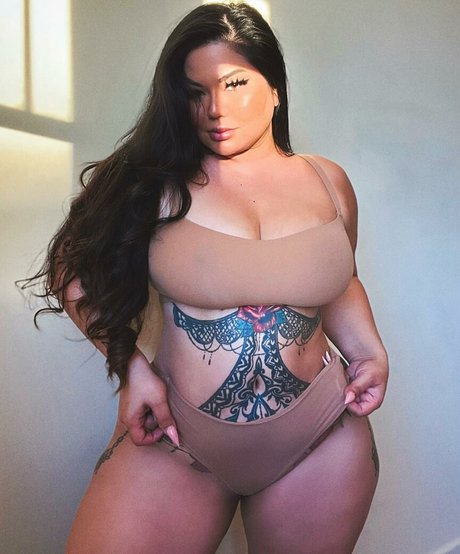 Mizuki Brown nude model img