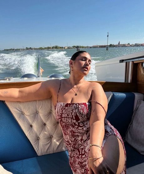 La Tecia Thomas Profile pic