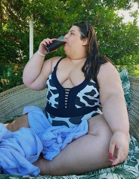 annaoli art model image