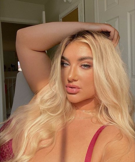 Taya Christian naked star photos