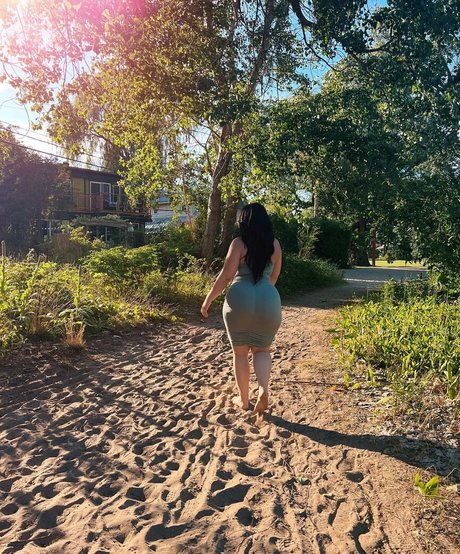 Anjadee model sexy img