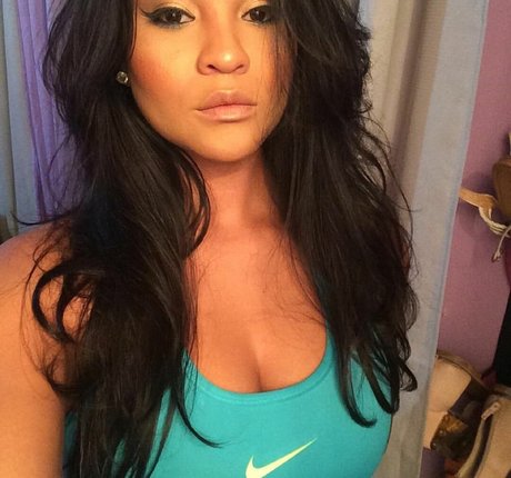 Toni Salina Chee Young pretty star pic