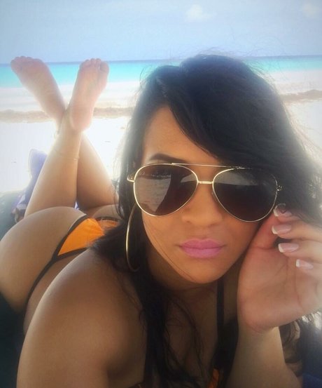 Toni Salina Chee Young model sexy pics