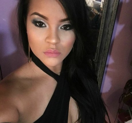 Toni Salina Chee Young model sexy pic