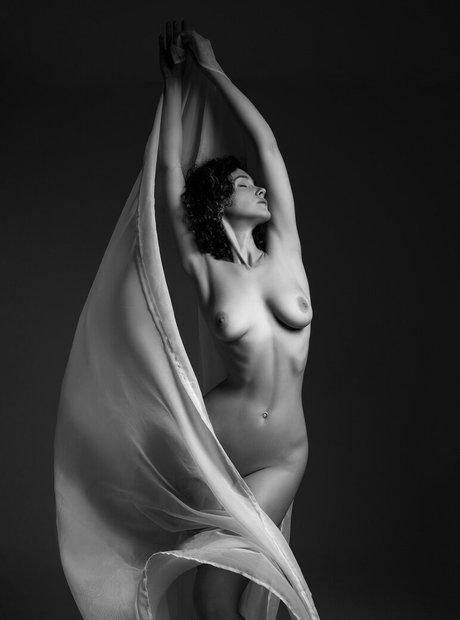 Tim Redu star nude picture