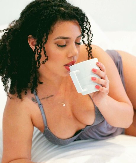 Amanda Carvalho pornstar erotic pic