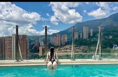 Queencaitertot model naked gallery