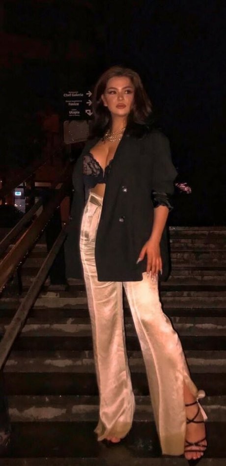 Roxana Elena star porn archive