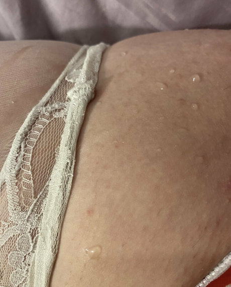 peachesisastonedfruit2 naked model img