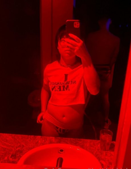 thetideishigh star adult photos