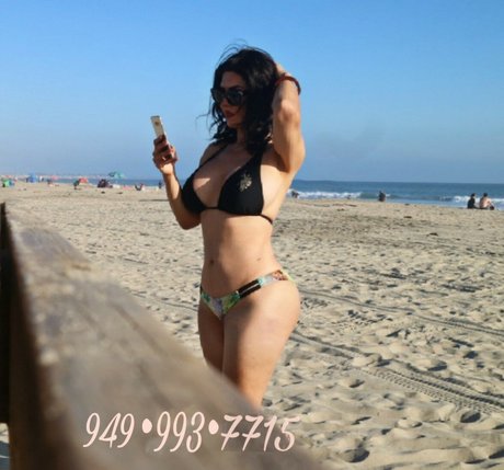 America LaRue model sexy pictures