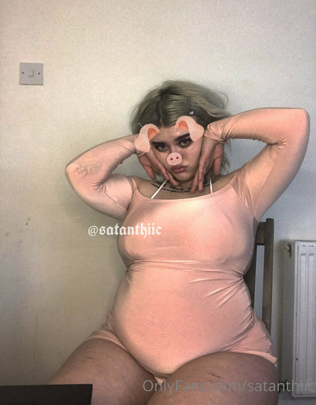 satanthiic model exclusive img