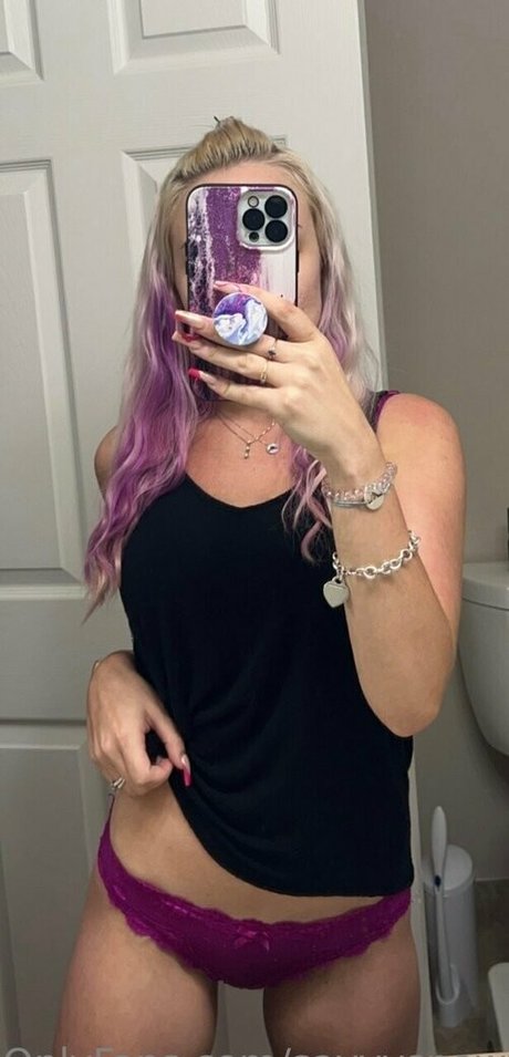 savvysnoww nude model pics