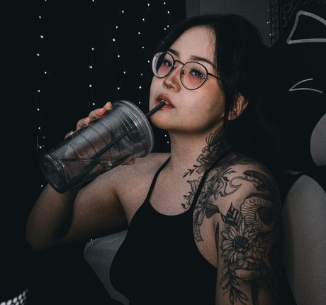 Akemyni beautiful model archive