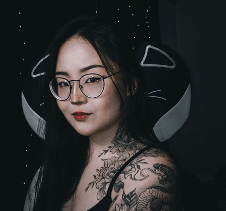 Akemyni model nudes archive