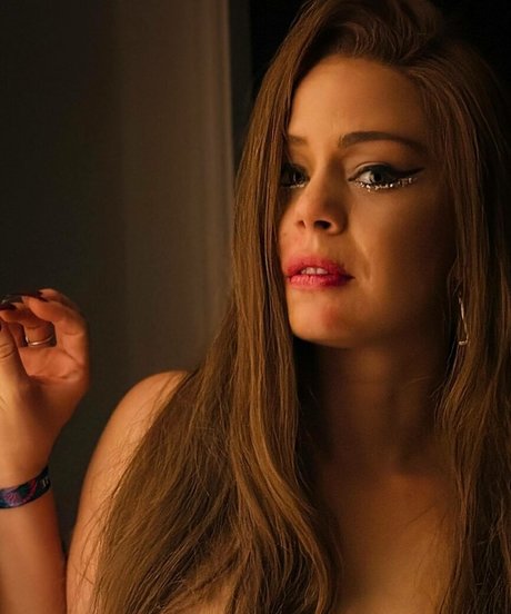 Leandra Leal free model pics