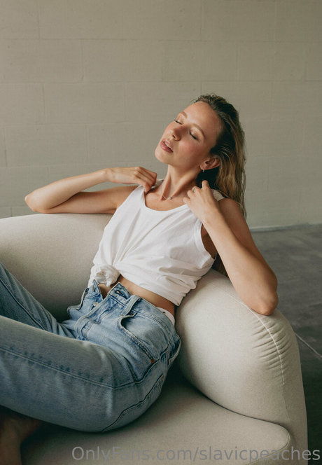 slavicpeaches art model pics