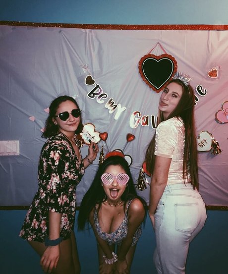 Alina M pretty star img