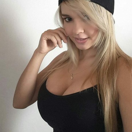 Angela R hot actress photo