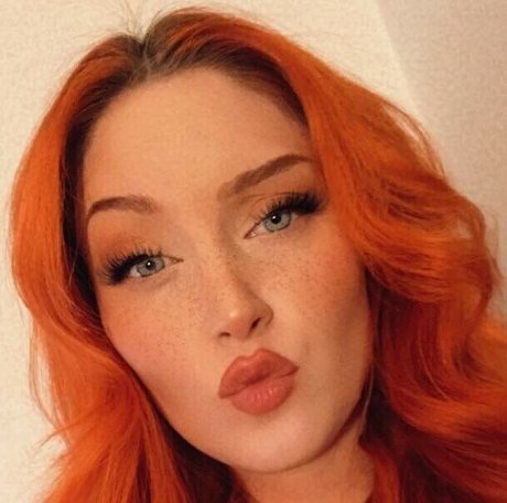 Mia Blossom model sex images