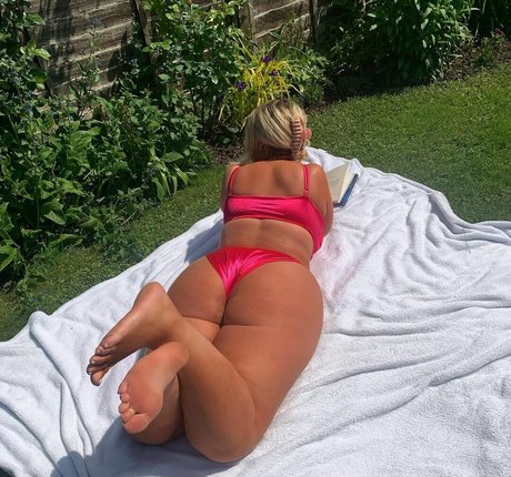 Izzy Nicholls pornstar best pictures