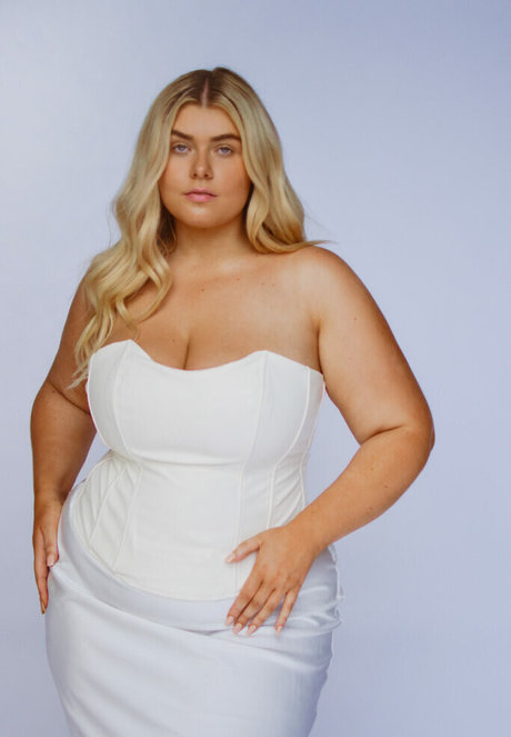 Izzy Nicholls pretty model archive