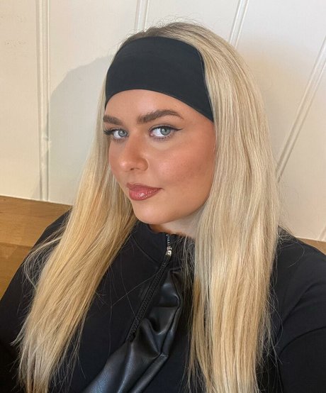 Miss Honey Mia pornstar pretty gallery