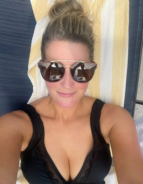 Jul4Le high quality actress images