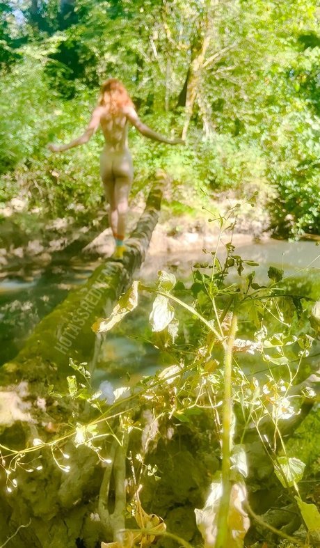 hotassredhead naked actress pic