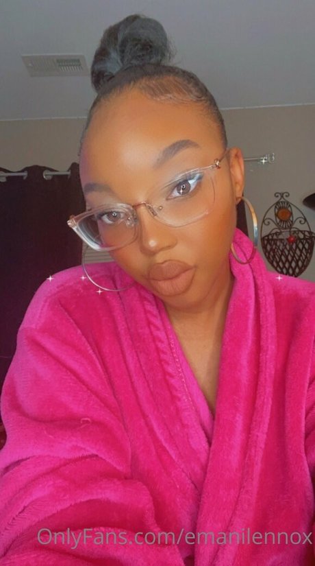 emanilennox model free photo