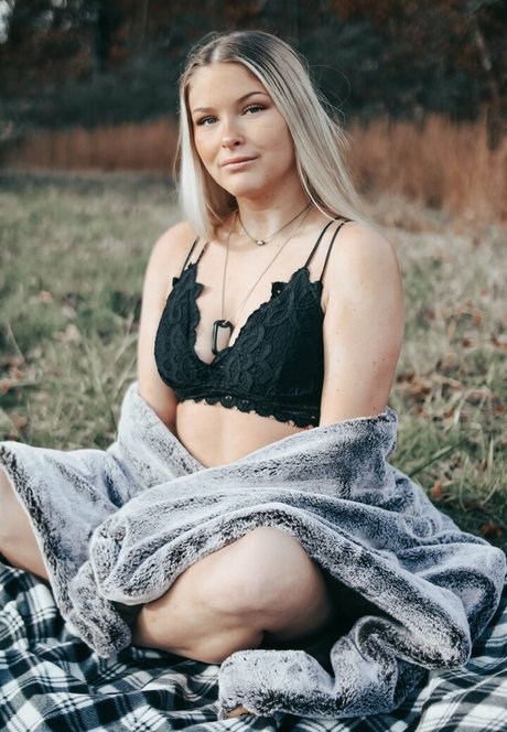 Hannah Bourque pornographic star picture