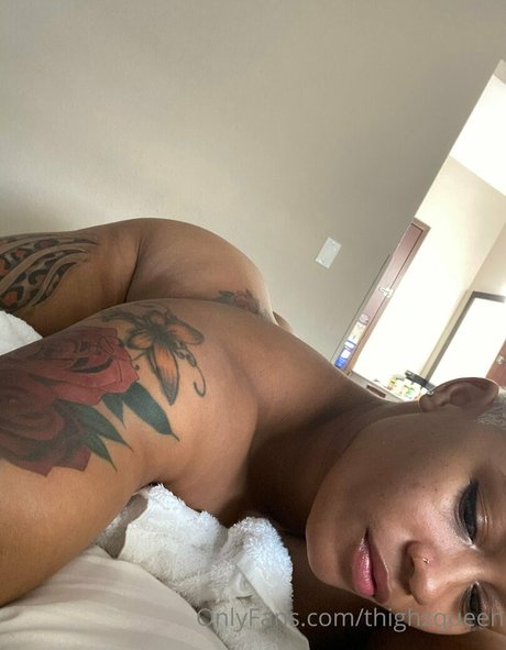 Queen R pornstar nude img