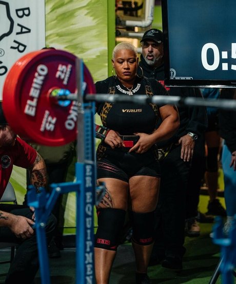 Queen R exclusive star img