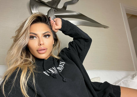 notyourfuturegirlfriend model beautiful galleries