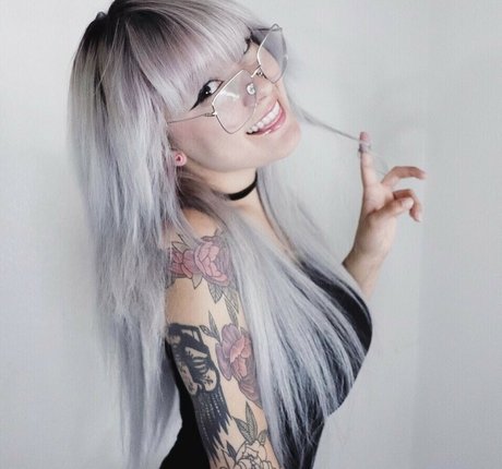 lLouLou model top photo